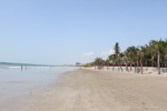 На всех пляжах о. Хайнань чистый песок. Пляж отеля оборудован удобными лежаками и мягкими подстилками.