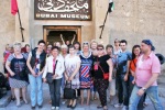 Дистрибьюторы БЕЛОГО КОТА у входа в музей-крепость Аль-Фахиди.